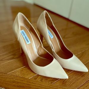 Pointed toe classic heel